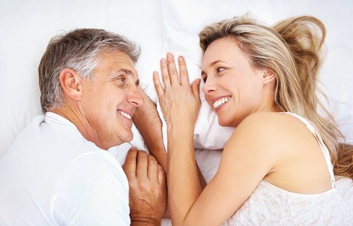 Những cặp đôi trên 40 thường có xu hướng ít sử dụng bao cao su hơn.
