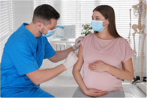 Phụ nữ trong giai đoạn mang thai và cho con bú có nguy cơ bị bệnh nặng khi nhiễm COVID-19