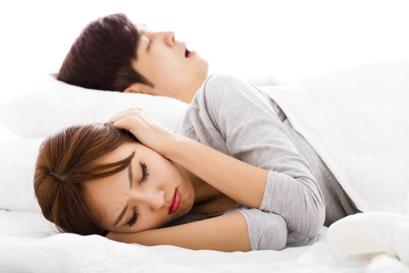 Ngáy to có thể là một trong những dấu hiệu cho thấy bạn mắc chứng ngưng thở khi ngủ 