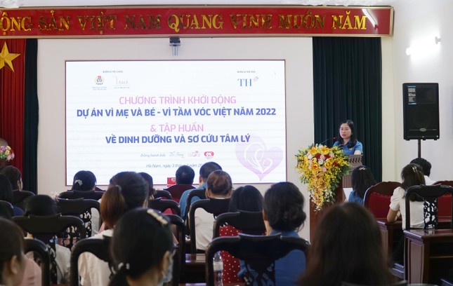 Bà Phạm Thị Thu Giang – Phó Chủ tịch LĐLĐ tỉnh Hà Nam phát biểu tại Lễ khởi động